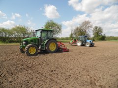 John Deere 5080R i New Holland T4020