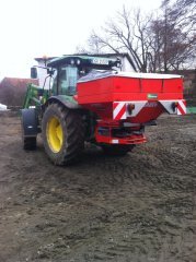 John Deere 5085M + Kuhn MDS 19.1R
