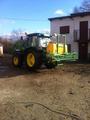 John Deere 5085M + Pilmet 615