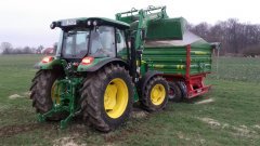 John Deere 5085M + Pronar T672