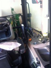 John Deere 5085M - wnętrze