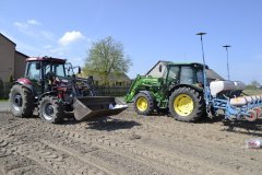 John Deere 5100R & Monosem & Case JX80