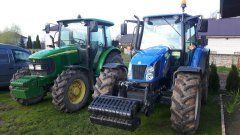 John Deere  5620 i New Holland T5060