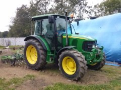 John Deere 5620