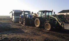 John Deere 5820 & New Holland T7.220AC vs Volvo