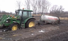 John Deere 5820& Streu-Mix