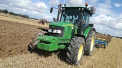 John Deere 5820