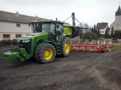 John Deere 8260R + Kverneland