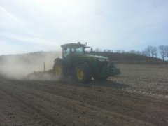 John Deere 8335r + Agrisem