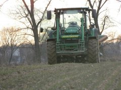 John Deere 5820