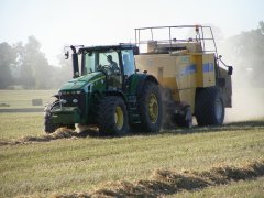 John Deere 8330 & Prasa New Holland BB980