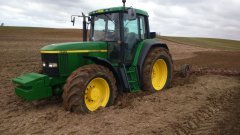 John Deere 6910