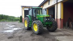 John Deere 6910