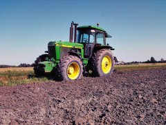 John Deere 4055