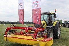 Valtra N174 + kosiarka czołowa Fella