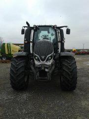 Valtra T 144 versu