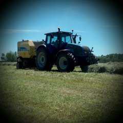 Valtra T202 &  New Holland BR 7060