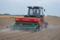 Massey Ferguson 3050 & Agro-Masz SR300