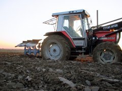 Massey Ferguson 3060 + Frost-Elbe 2+1