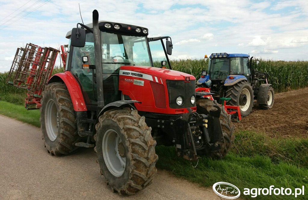 foto-traktor-massey-ferguson-5455-id-657552-galeria-rolnicza-agrofoto