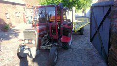 Massey Ferguson  255 i przyczepa do bel