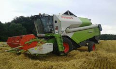 Claas Tucano 440