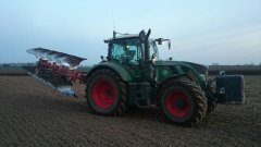 Fendt 716 i Kuhn Varimaster