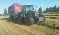 Fendt 820 Vario TMS & Strautmann Giga Vitesse 3 DUO