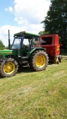 John deere 2400 & Prasa Neew Holland 658