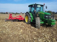 John Deere 5090T + Akpil  X,CX