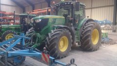 John Deere 6215 