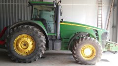 John Deere 8230