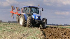 New Holland T5060 & Agro-Masz PO4