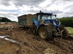 New Holland T7.210 Wpadka