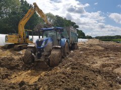 New Holland T7.210 Wpadka