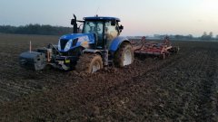 NH T7030AC + HORSCH  TERRANO 4MT\n