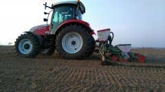 Steyr Profi 4110 i Kuhn Nodet Planter