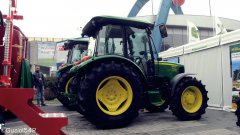 John Deere 5075E