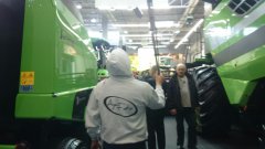 Pan guziol w bluzie agro foto na Agrotech 2015