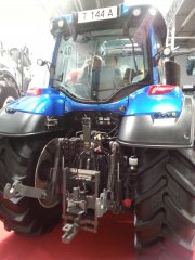 Valtra T144