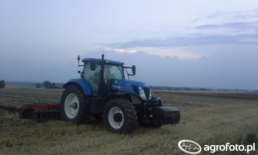 New Holland T7.220AC & Unia Ares TL4