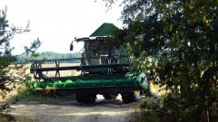 Jonh Deere W540 w krzakach