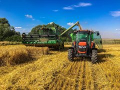 John Deere 1470 i Kubota m7060