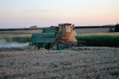 John Deere 975