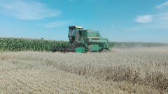 John Deere 975