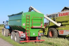 Wóz przeładowczy Pronar T740 i Claas Mega 208