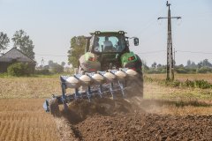 Deutz-Fahr Agrotron 9340TTV z pługiem Overum 6 skibowym
