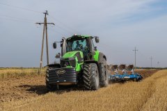 Deutz-Fahr Agrotron 9340TTV z pługiem Overum 6 skibowym