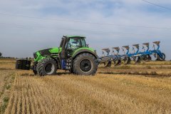 Deutz-Fahr Agrotron 9340TTV z pługiem Overum 6 skibowym