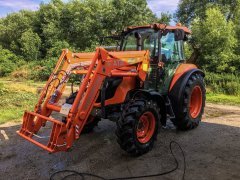 Kubota M7060 - mycie przed żniwami